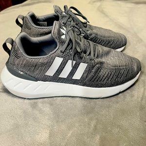 Adidas Swift Run 22 Shoes; big kids size 6, EUC.
